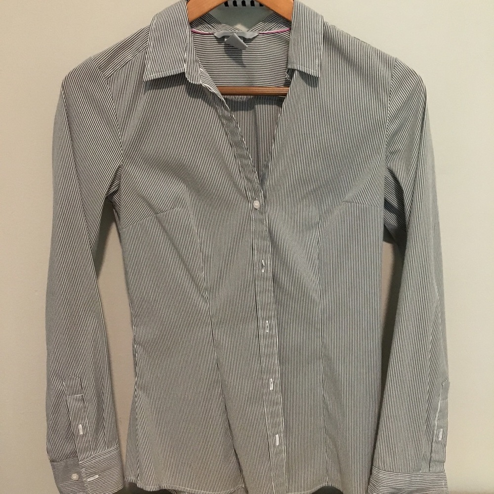 H&M Gray pinstripe button up shirt